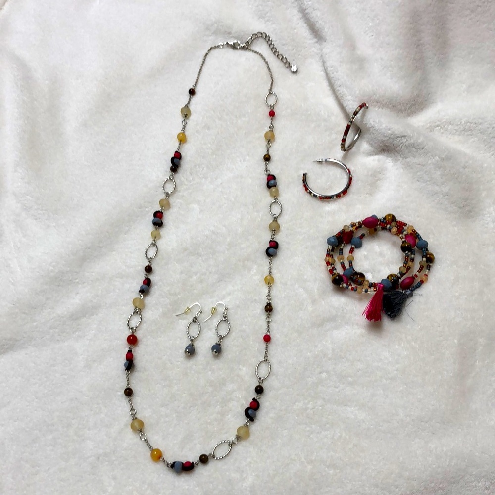 Necklace bracelet 2 pair of earrings